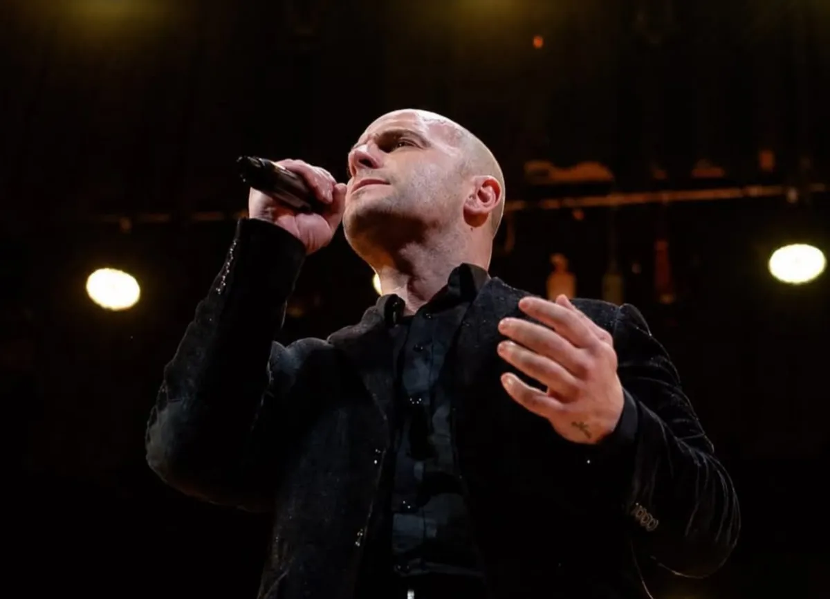 Foto sobre Hernán Vallarino volvió a los escenarios tras cinco años alejado de la música tropical